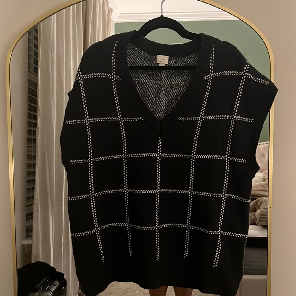 Sweater vest